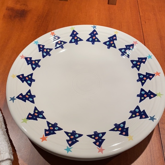 10 1/2 inch Fiestaware dinner plate with Christmas design made for Macy’s - Picture 3 of 3